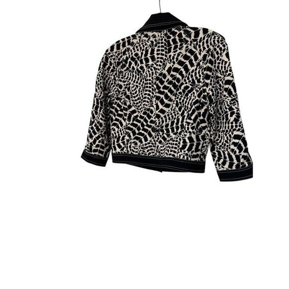 ST JOHN ANIMAL PRINT WOOD BUTTON CROPPED JACKET SZ S - Picture 2 of 4